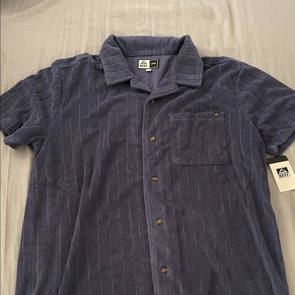Reef Men's Navy Casual Button Down Shirt - Picture 1 of 5